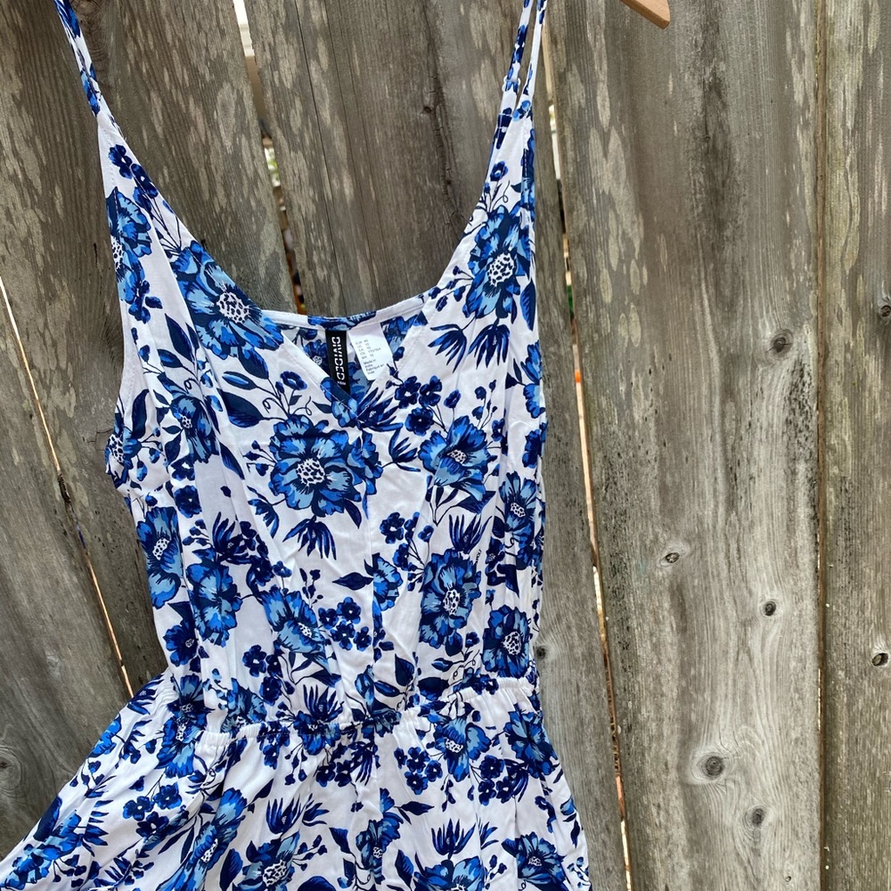 Blue flowered romper, size 10